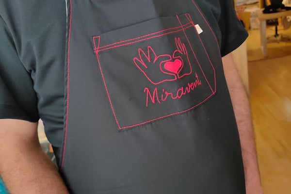 Delantales y chaquetillas personalizadas para el equipo de cocina de Miravent
