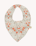 Babero bandana para bebé con estampado floral de mariposas, de Yvicor Atelier de Costura.
