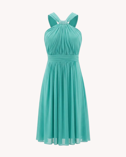 Vestido de fiesta verde esmeralda de Invitadissimas con detalles de perlas y diseño elegante para eventos especiales.