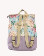 Mochila Camil artesanal en tela floral de peonías azul celeste con base lavanda, de Yvicor Atelier de Costura (vista 4).