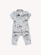 Conjunto Infantil de Polo y Pantalón con Estampado de Safari - Atelier Yvicor