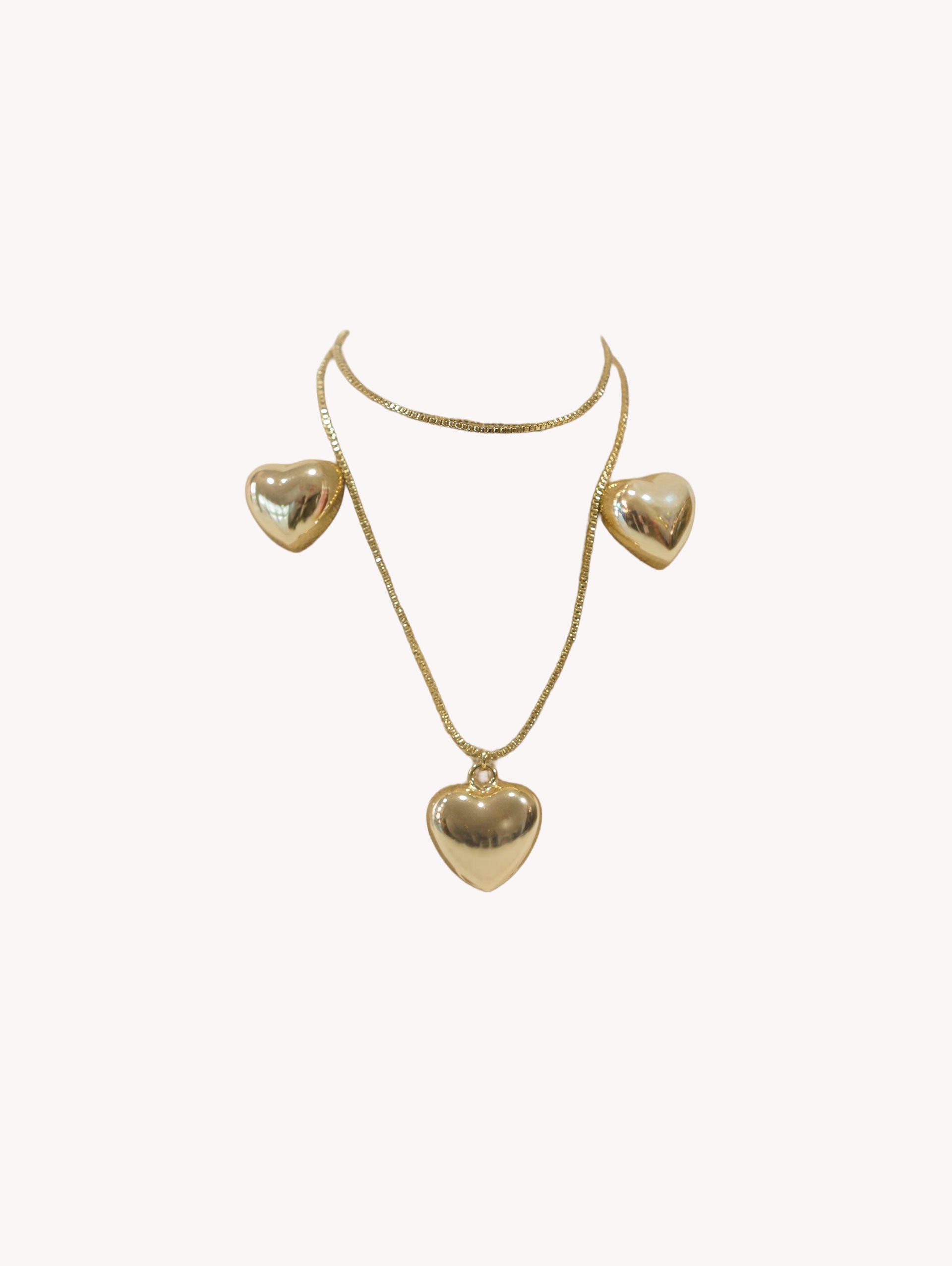 Collar Bisutería Triple Corazón Dorado Yvicor Collection - Atelier Yvicor