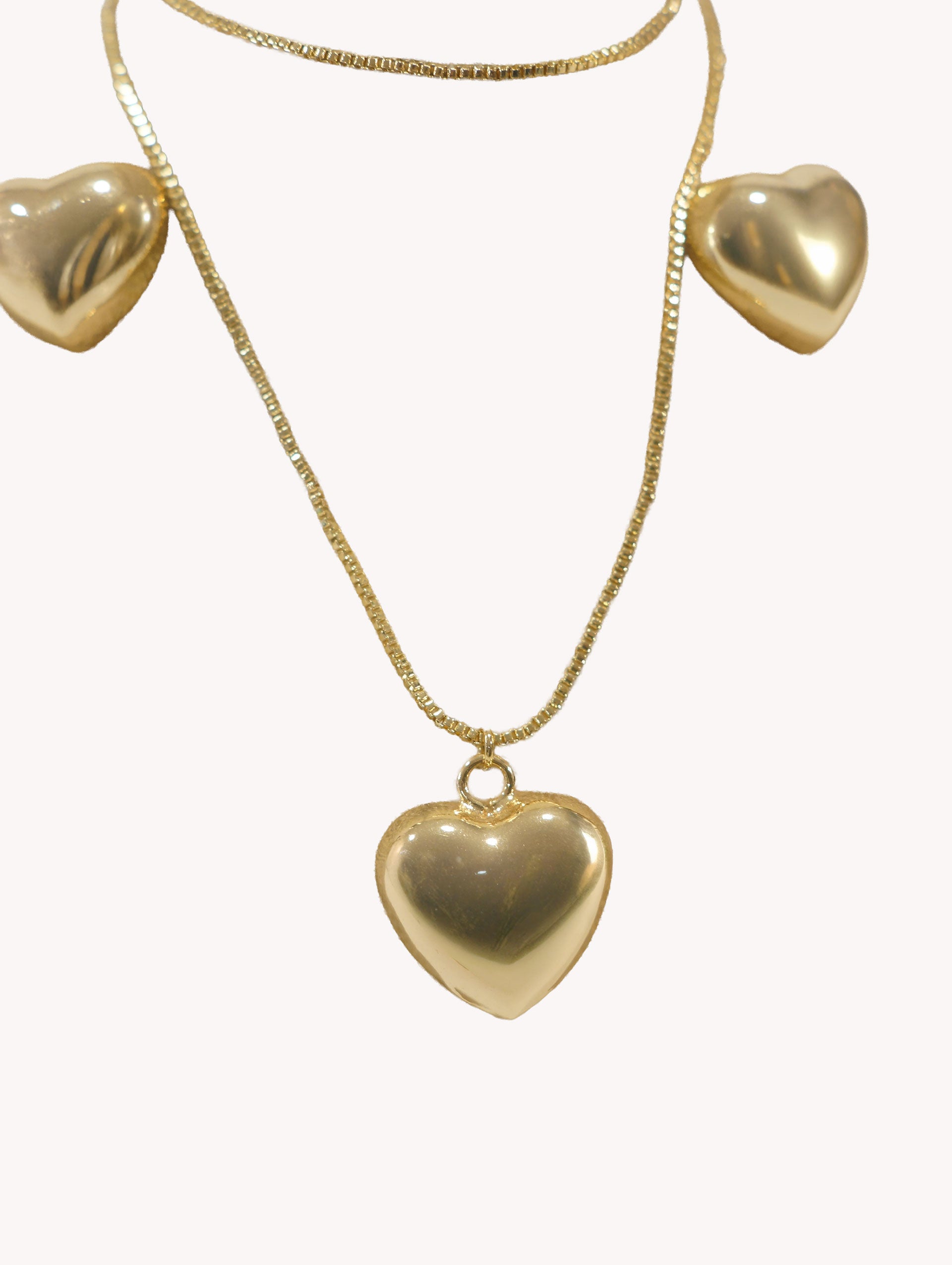 Collar Bisutería Triple Corazón Dorado Yvicor Collection - Atelier Yvicor