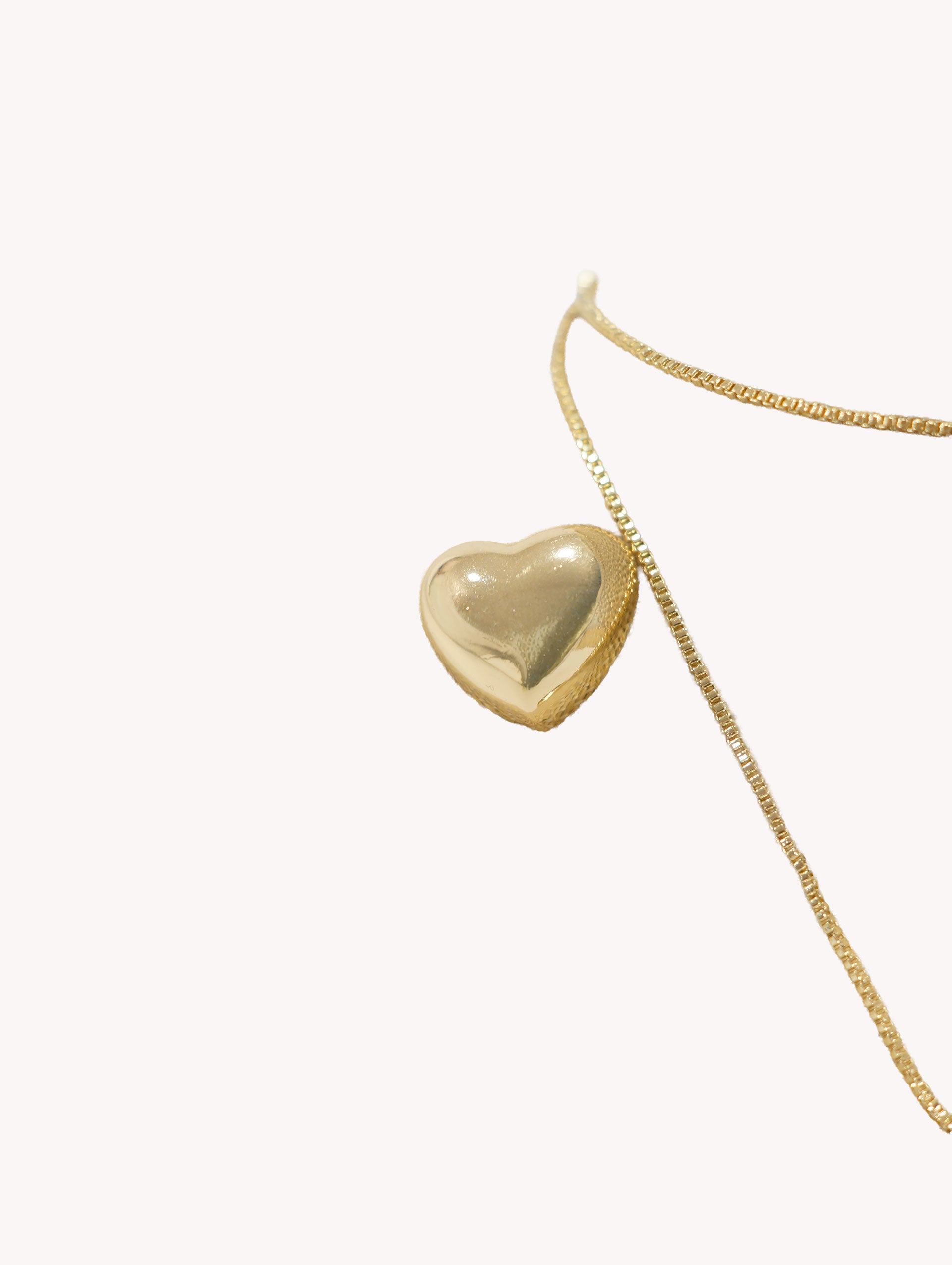 Collar Bisutería Triple Corazón Dorado Yvicor Collection - Atelier Yvicor