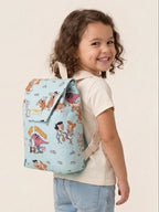 Vista frontal de una mochila infantil azul claro con estampado de personajes prehistóricos