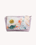 Bolso clutch artesanal con estampado floral acuarela, de Yvicor Atelier de Costura.