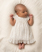Conjunto de bebé con vestido de alas de ángel y bombacha con estampado botánico acuarela, de Yvicor Atelier de Costura (vista 8).