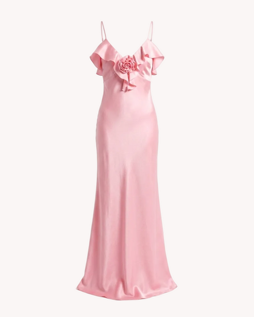 Vestido largo de tirantes rosa de satén para bodas y eventos, diseñado por Invitadissimas, con un elegante acabado brillante