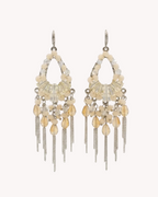 Pendientes chandelier con aro gota nacarado y colgantes de ámbar y cuarzo, de Yvicor Atelier de Costura.