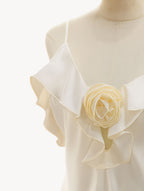 Vestido Largo Blanco Roto con Volante y Flor Artesanal - Atelier Yvicor